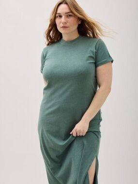 kotn eco tshirt midi dress - sage leaf green w pockets - S euc